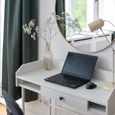 Kaiser 04 By Rockchair L Superhost Status L 3 Bedrooms Boxspringbeds 2 Bathrooms L Cozy Family & Business Flair 155 Sqm 3 Balcony 4th Floor Elevator Up To 10 Guests Welcomes You! *