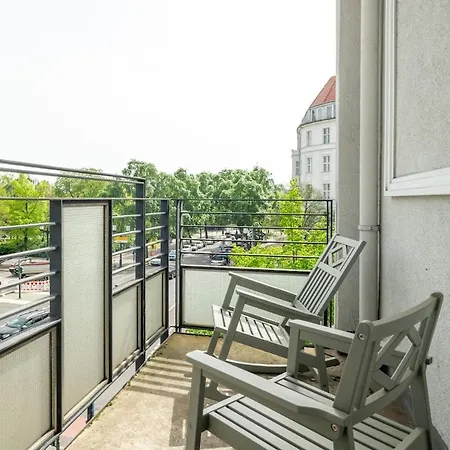 Kaiser 04 By Rockchair L Superhost Status L 3 Bedrooms Boxspringbeds 2 Bathrooms L Cozy Family & Business Flair 155 Sqm 3 Balcony 4th Floor Elevator Up To 10 Guests Welcomes You! *