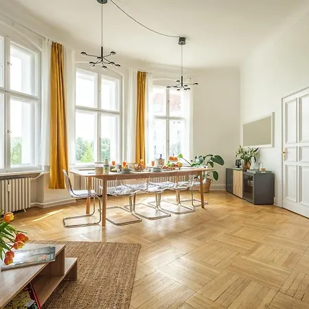 Kaiser 04 By Rockchair L Superhost Status L 3 Bedrooms Boxspringbeds 2 Bathrooms L Cozy Family & Business Flair 155 Sqm 3 Balcony 4th Floor Elevator Up To 10 Guests Welcomes You! Apartment Berlin