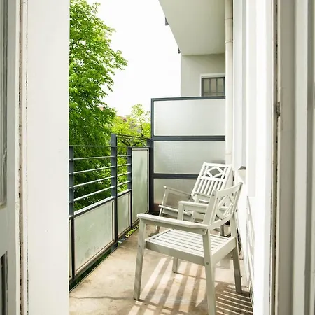 Kaiser 04 By Rockchair L Superhost Status L 3 Bedrooms Boxspringbeds 2 Bathrooms L Cozy Family & Business Flair 155 Sqm 3 Balcony 4th Floor Elevator Up To 10 Guests Welcomes You! Berlin