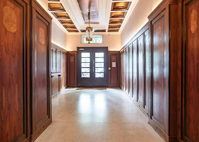 Kaiser 04 By Rockchair L Superhost Status L 3 Bedrooms Boxspringbeds 2 Bathrooms L Cozy Family & Business Flair 155 Sqm 3 Balcony 4th Floor Elevator Up To 10 Guests Welcomes You! Berlino