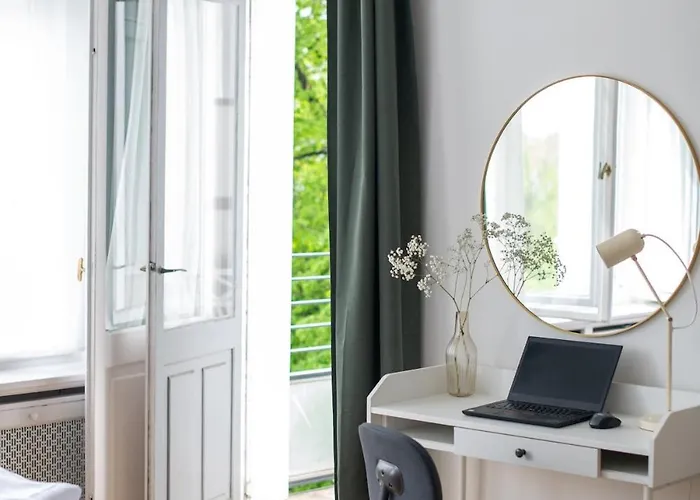 Kaiser 04 By Rockchair L Superhost Status L 3 Bedrooms Boxspringbeds 2 Bathrooms L Cozy Family & Business Flair 155 Sqm 3 Balcony 4th Floor Elevator Up To 10 Guests Welcomes You! Berlino