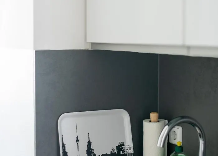 Kaiser 04 By Rockchair L Superhost Status L 3 Bedrooms Boxspringbeds 2 Bathrooms L Cozy Family & Business Flair 155 Sqm 3 Balcony 4th Floor Elevator Up To 10 Guests Welcomes You! * Berlino