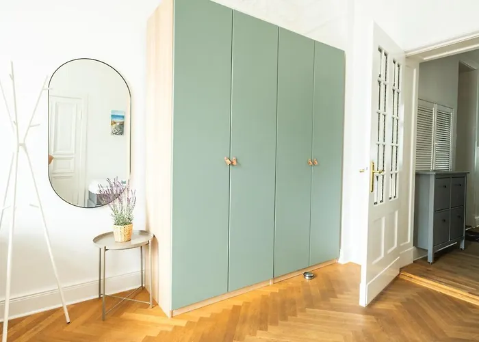 Appartamento Kaiser 04 By Rockchair L Superhost Status L 3 Bedrooms Boxspringbeds 2 Bathrooms L Cozy Family & Business Flair 155 Sqm 3 Balcony 4th Floor Elevator Up To 10 Guests Welcomes You! *