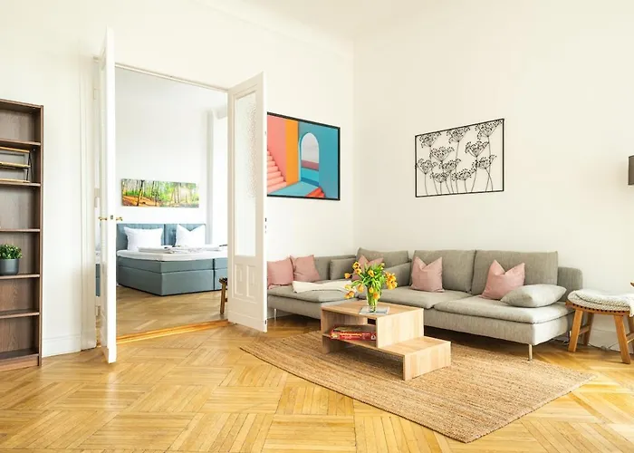 Kaiser 04 By Rockchair L Superhost Status L 3 Bedrooms Boxspringbeds 2 Bathrooms L Cozy Family & Business Flair 155 Sqm 3 Balcony 4th Floor Elevator Up To 10 Guests Welcomes You! Appartamento Berlino