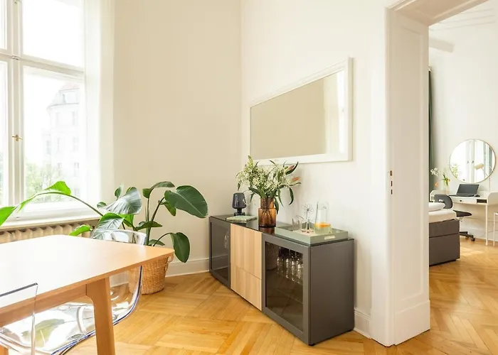 Kaiser 04 By Rockchair L Superhost Status L 3 Bedrooms Boxspringbeds 2 Bathrooms L Cozy Family & Business Flair 155 Sqm 3 Balcony 4th Floor Elevator Up To 10 Guests Welcomes You! * Berlino
