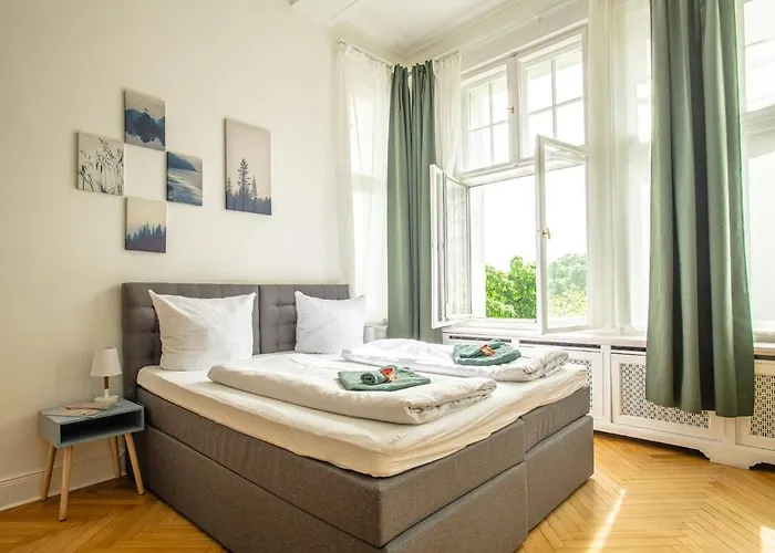 Appartamento Kaiser 04 By Rockchair L Superhost Status L 3 Bedrooms Boxspringbeds 2 Bathrooms L Cozy Family & Business Flair 155 Sqm 3 Balcony 4th Floor Elevator Up To 10 Guests Welcomes You! Berlino
