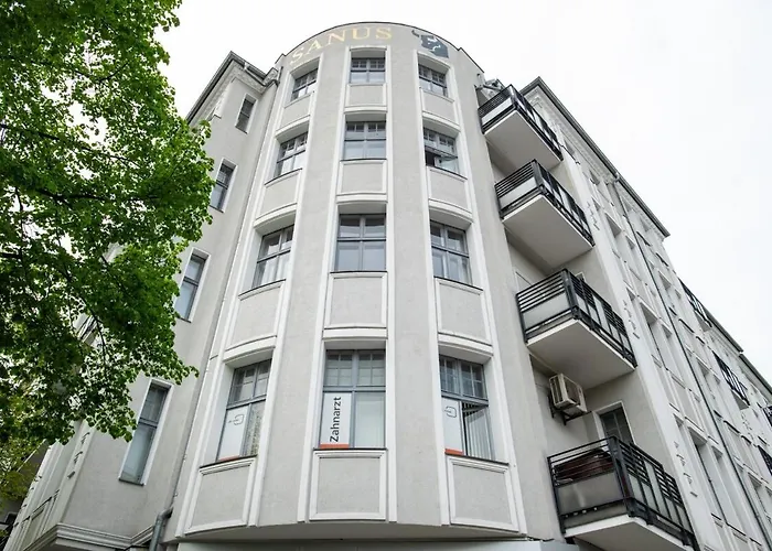 Kaiser 04 By Rockchair L Superhost Status L 3 Bedrooms Boxspringbeds 2 Bathrooms L Cozy Family & Business Flair 155 Sqm 3 Balcony 4th Floor Elevator Up To 10 Guests Welcomes You! Berlino