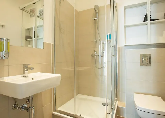 Kaiser 04 By Rockchair L Superhost Status L 3 Bedrooms Boxspringbeds 2 Bathrooms L Cozy Family & Business Flair 155 Sqm 3 Balcony 4th Floor Elevator Up To 10 Guests Welcomes You! *