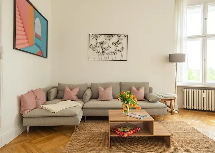 Kaiser 04 By Rockchair L Superhost Status L 3 Bedrooms Boxspringbeds 2 Bathrooms L Cozy Family & Business Flair 155 Sqm 3 Balcony 4th Floor Elevator Up To 10 Guests Welcomes You! Berlino