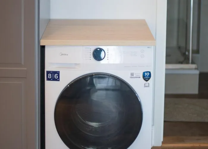 Kaiser 04 By Rockchair L Superhost Status L 3 Bedrooms Boxspringbeds 2 Bathrooms L Cozy Family & Business Flair 155 Sqm 3 Balcony 4th Floor Elevator Up To 10 Guests Welcomes You! Appartamento *