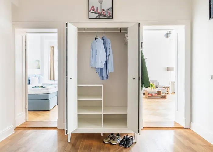 Appartamento Kaiser 04 By Rockchair L Superhost Status L 3 Bedrooms Boxspringbeds 2 Bathrooms L Cozy Family & Business Flair 155 Sqm 3 Balcony 4th Floor Elevator Up To 10 Guests Welcomes You! *