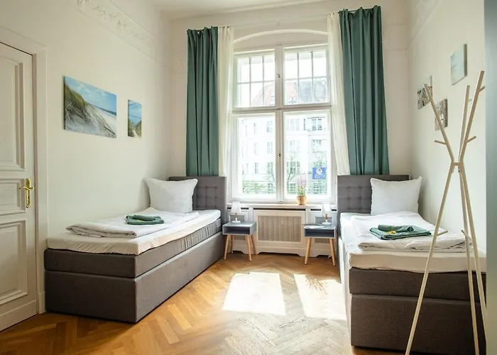 Kaiser 04 By Rockchair L Superhost Status L 3 Bedrooms Boxspringbeds 2 Bathrooms L Cozy Family & Business Flair 155 Sqm 3 Balcony 4th Floor Elevator Up To 10 Guests Welcomes You! Appartamento Berlino